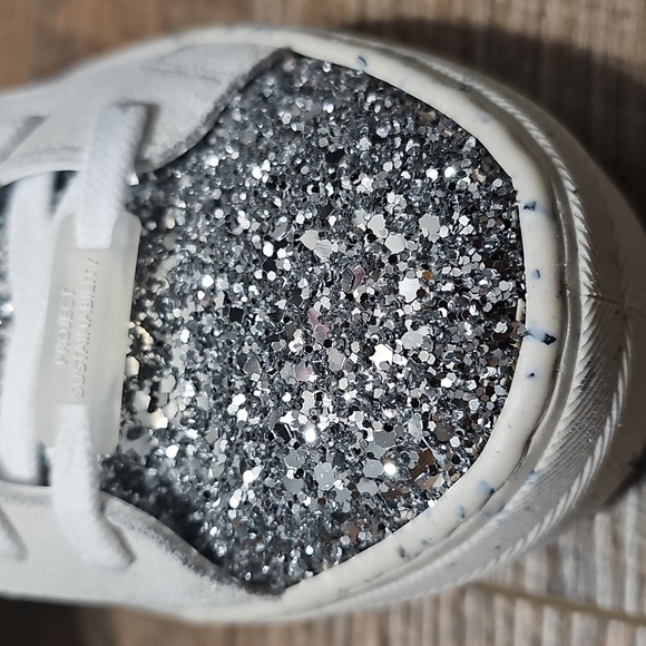 P448 White and Glitter Silver Sneakers Size 38 New - Picture 2 of 13